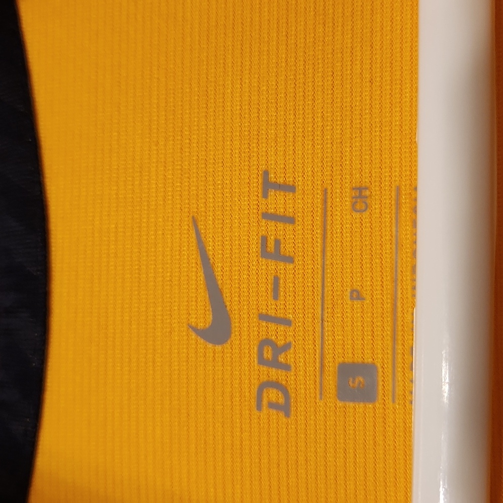 Nike Michigan Yellow Quarter-Zip Pullover - Picture 9 of 9